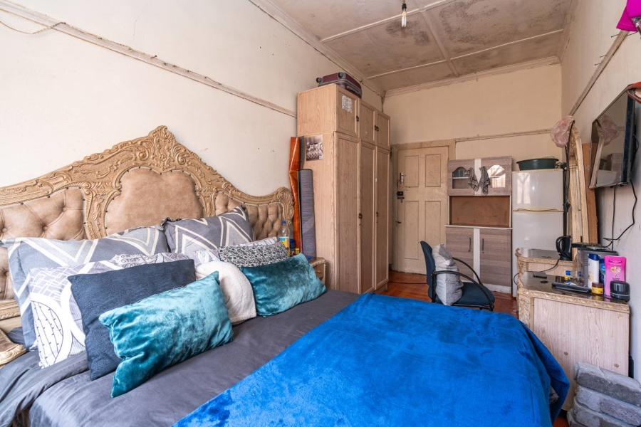 8 Bedroom Property for Sale in Maitland Western Cape